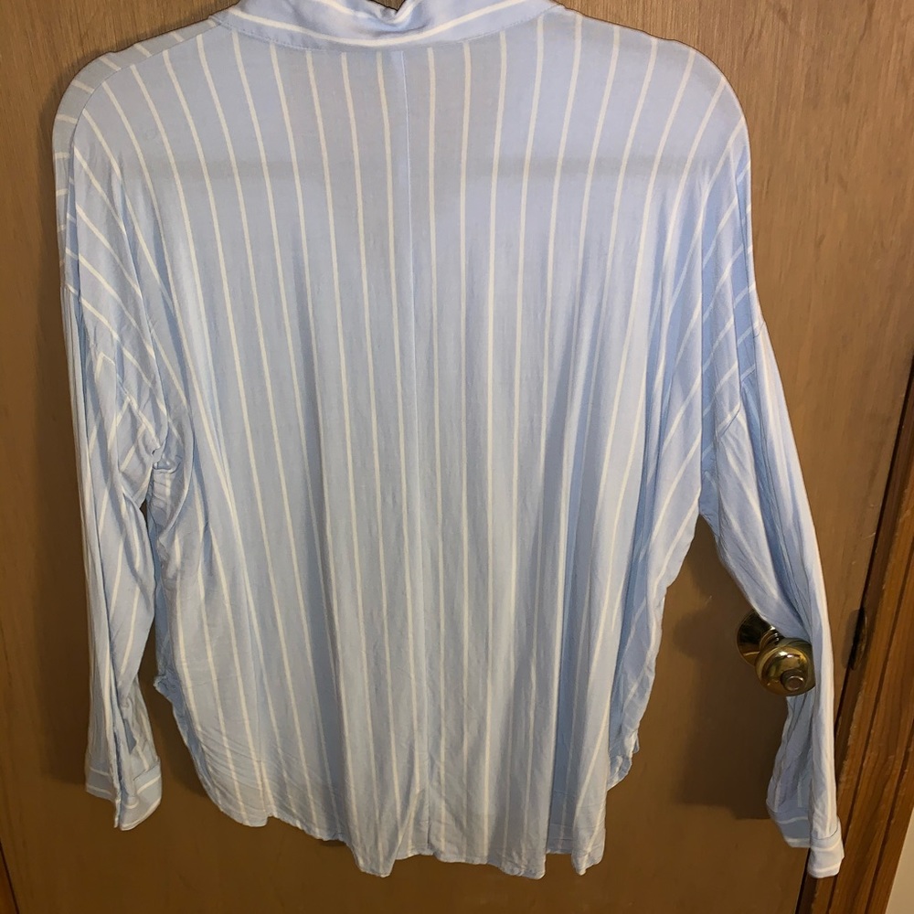 Button down - Picture 2 of 2